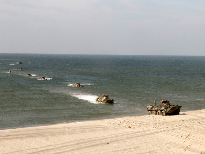 Тактическое учение по высадке морского десанта на необорудованное побережье
