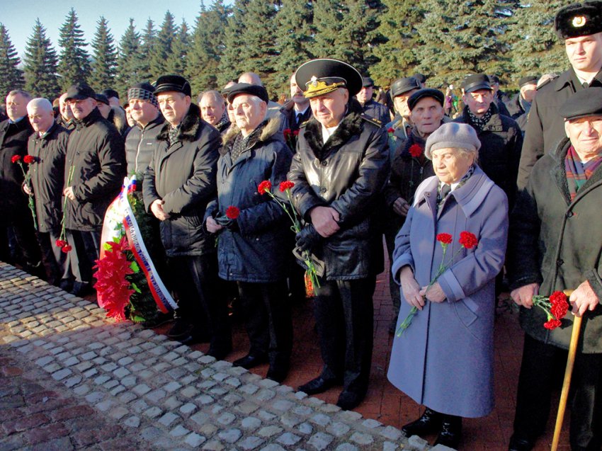 Ветераны на церемонии открытия памятного знака морякам-балтийцам