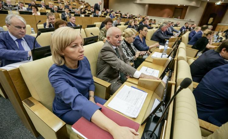 Депутаты предлагают изменить базовую ставку учителей