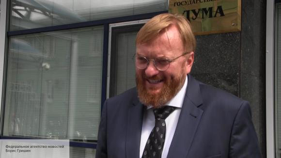 «Ткнуть мордой туда, где они нагадили»: Милонов об извинениях Хоффмана за ложь про «русских троллей»