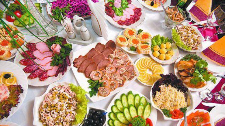 Какое мясо должно быть на новогоднем столе 2019: можно есть свинину на Новый год? Какое мясо должно быть на новогоднем столе 2019: можно есть свинину на Новый год?