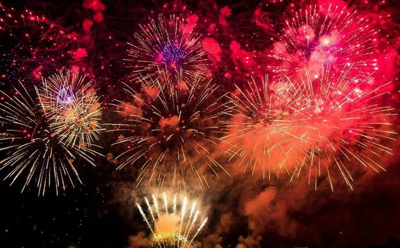 Салют в Москве на Новый год 2019: во сколько, откуда лучше смотреть, площадки, салют и фейерверк с 31 декабря на 1 января 2019