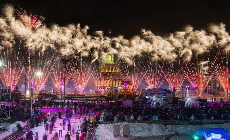 Салют в Москве на Новый год 2019: во сколько, откуда лучше смотреть, площадки, салют и фейерверк с 31 декабря на 1 января 2019