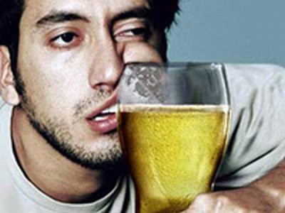 Медики запретили ложиться спать сразу после застолья