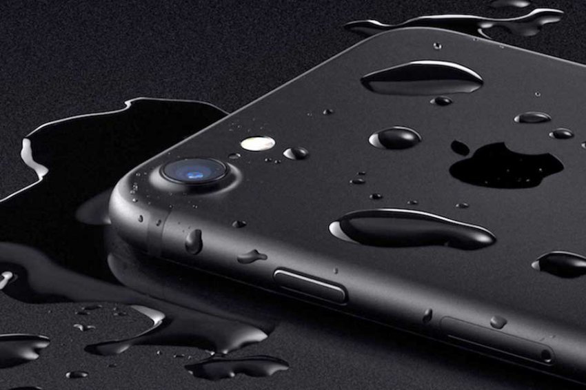 Водонепроницаемый iPhone спас туристов в открытом море