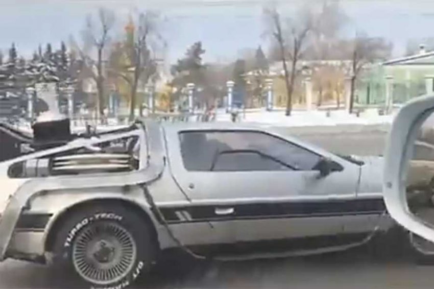 По Ульяновску ездит DeLorean из культового фильма «Назад в будущее»