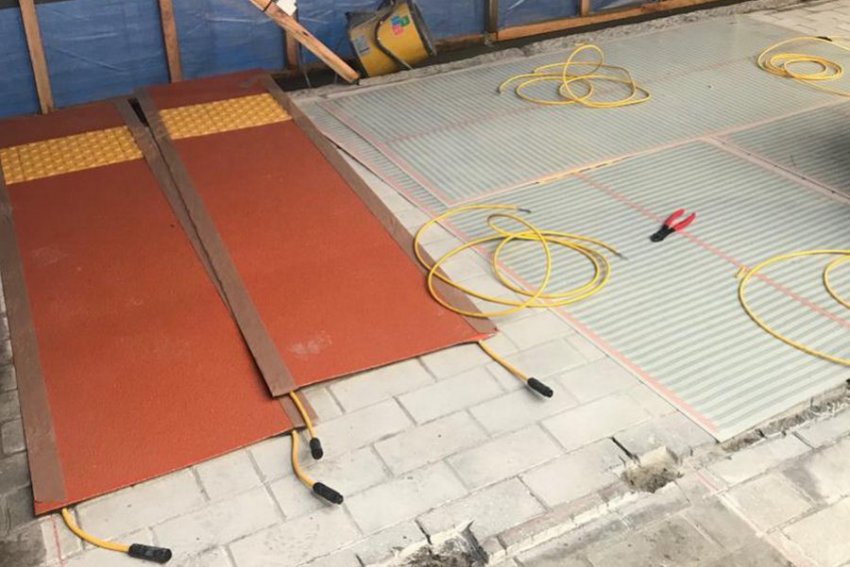 Установка первой в РФ всепогодно-комфортной автобусной остановки произведена в Зеленоградске