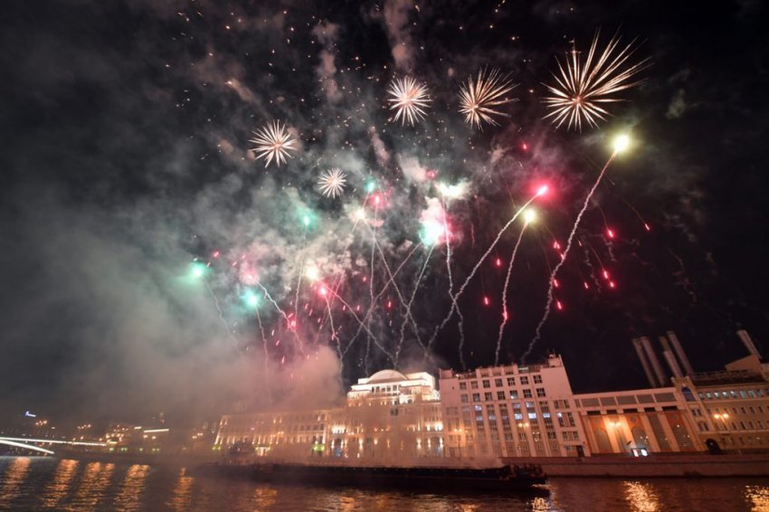 Где посмотреть Новогодний салют в Москве 2019