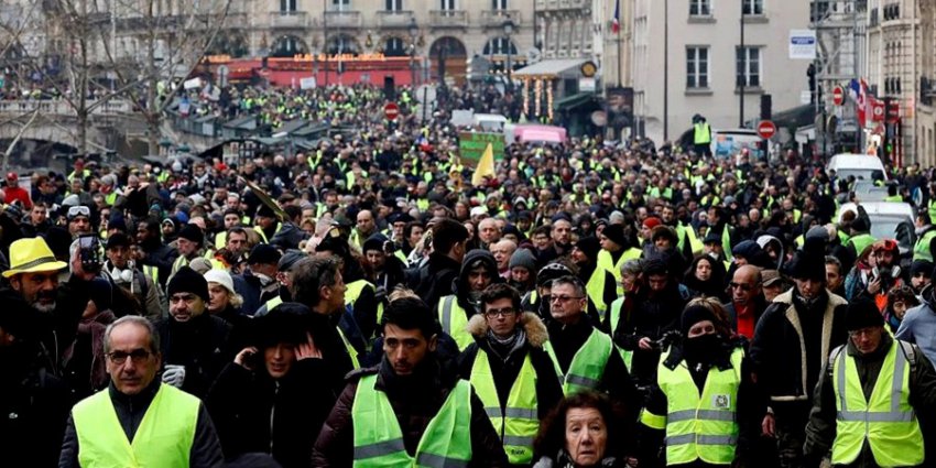 В Венгрии начались масштабные демонстрации против нового «рабского закона»