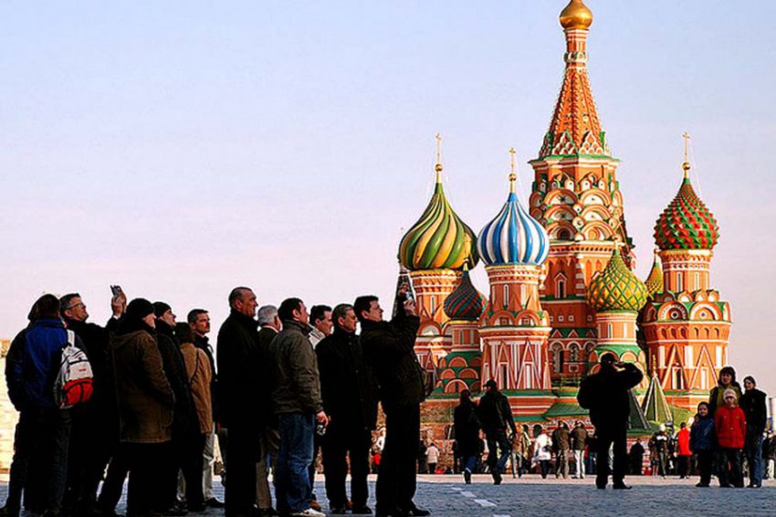 Какие туристы тратят на приобретение товаров в России больше всего денег?