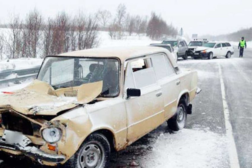 Больше 10 автомобилей столкнулись на трассе на Камчатке