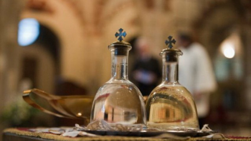 Когда можно набирать Крещенскую воду в 2019 году: как пить и сколько хранить Святую воду