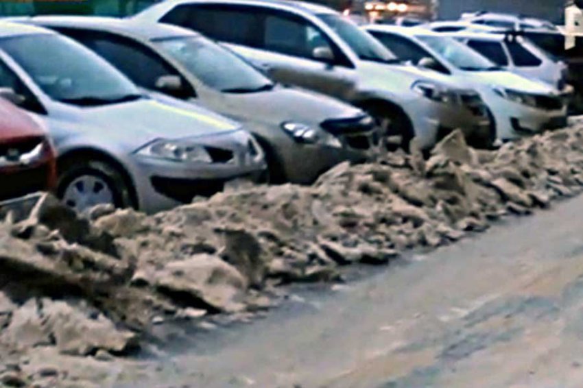 В Уфе десятки автомобилистов попали в западню из-за чистых дорог