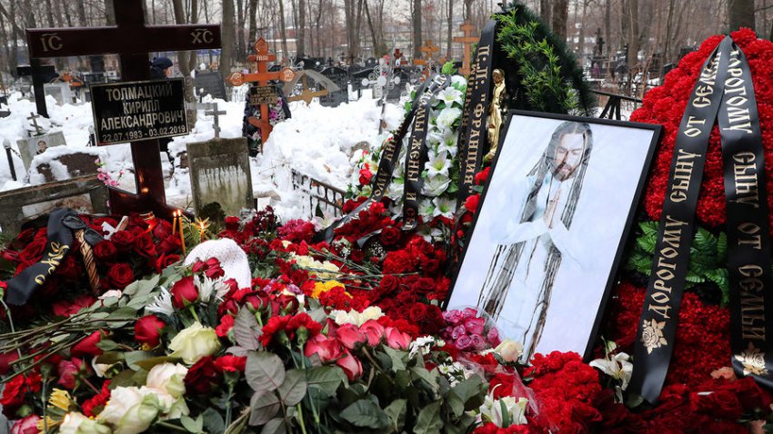 Поклонники Децла считают, что его могли отравить