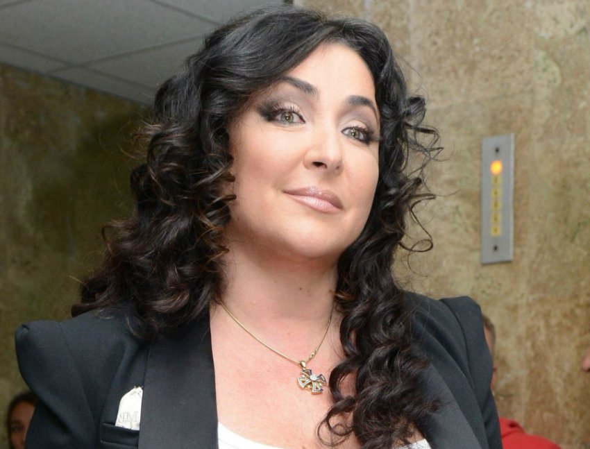 Лолита решила лечиться пиявками