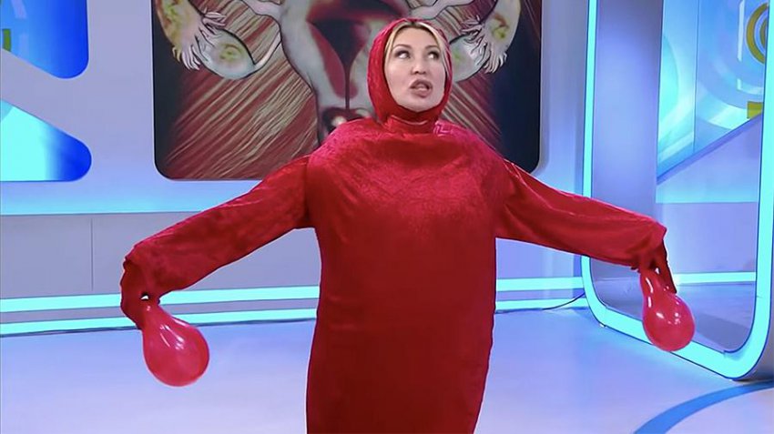 Малышева принесла на эфир программы "Жить здорово!" свою "запасную" голову