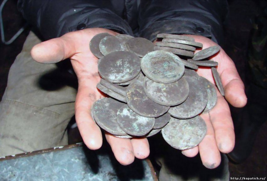 Мошенники продают дешевые подделки под видом старинных монет