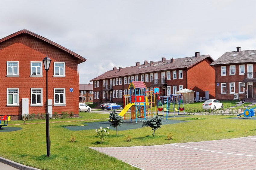 Какие преимущества имеет жизнь в коттеджном поселке?