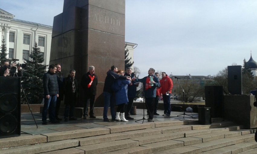Полиция задержала мужчину на митинге против завода «Титан» в Пскове