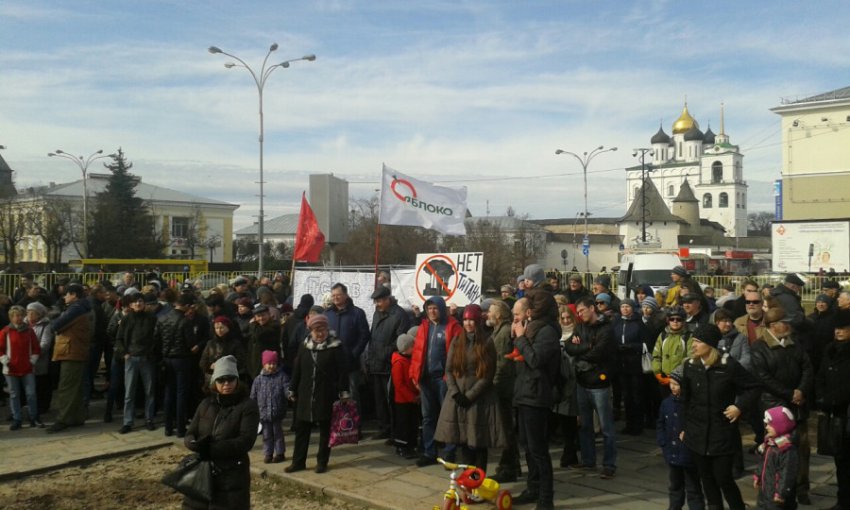 Полиция задержала мужчину на митинге против завода «Титан» в Пскове