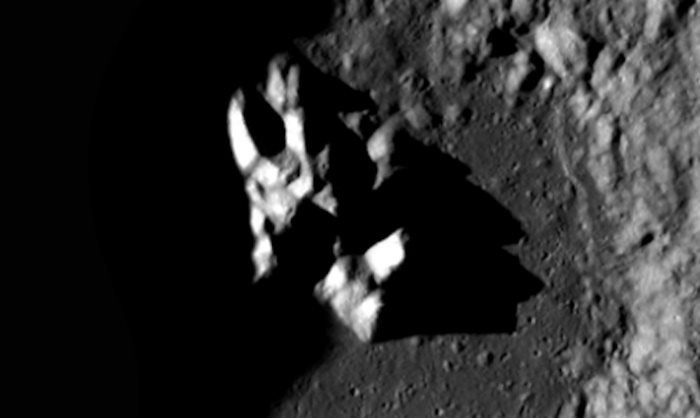 В старинном доме на лестнице сфотографировали призрак женщины