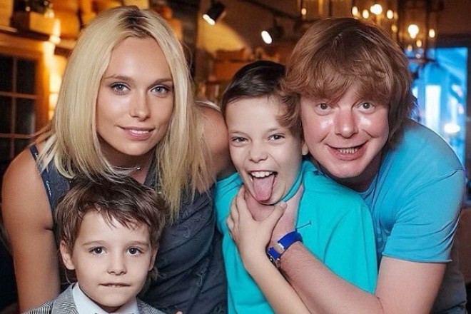 Рыжий из «Иванушек» прокомментировал слухи об уходе жены