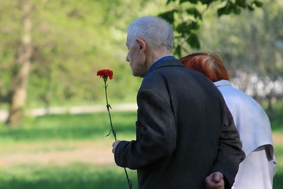 Выплата 10000 рублей ветеранам к 9 Мая 2019 по указу Путина: кто и когда получат данную доплату?