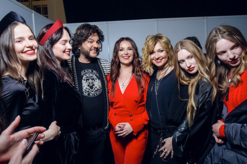 Группа Queens о показе Oksana Fedorova: «Коллекция идеально подходит для современных деловых женщин» Группа Queens о показе Oksana Fedorova: «Коллекция идеально подходит для современных деловых женщин»