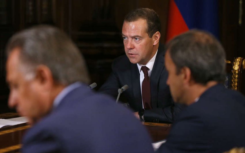Кто получит прибавку к зарплате с 1 мая?