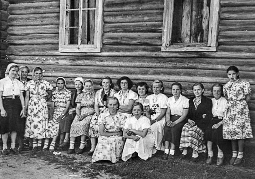 Фотоподборка деревенского быта русского человека XX века