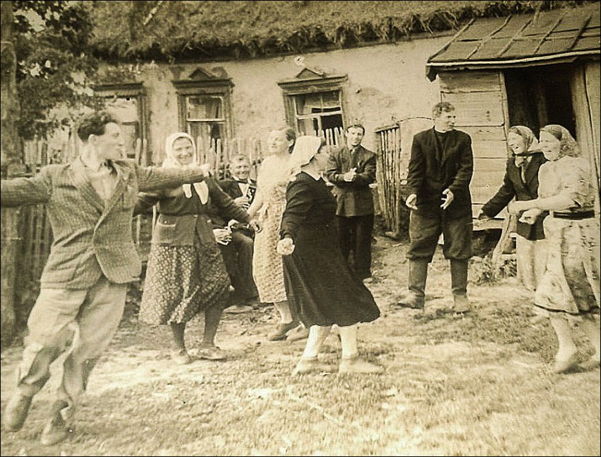 Фотоподборка деревенского быта русского человека XX века