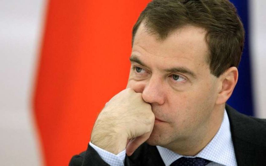 Бедные должны искать доходы внутри себя — Медведев