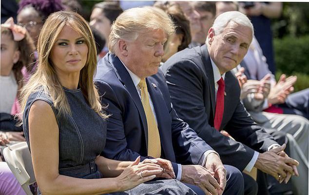 Мелания Трамп едва сдерживает негативные эмоции, когда рядом муж