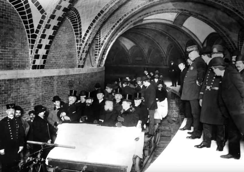 «Пневмотранзит» — подземный тоннель для пневматических поездов