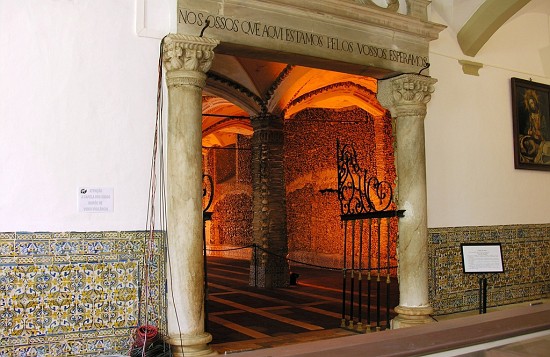 Храмы на костях: Христианские оссуарии (костницы) Храмы на костях: Христианские оссуарии (костницы)