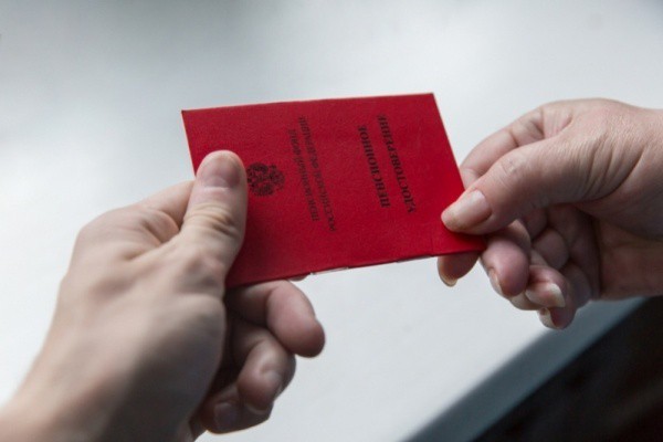 Эксперт Смирнов предупредил жителей России о риске потери пенсий