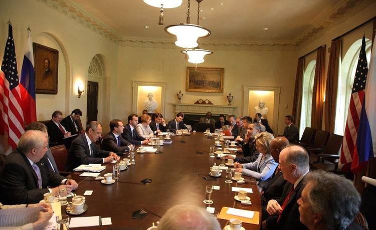 Пенсии вернут «авансом», а пенсионный возраст правительство снизит особым способом - считает эксперт