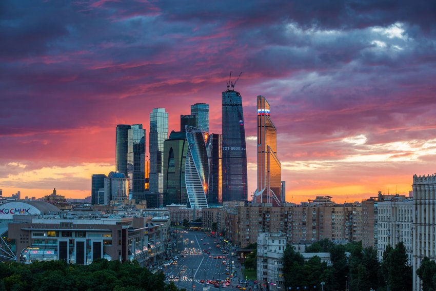 Москвичи назвали плюсы и минусы жизни в Москве и за МКАД в России