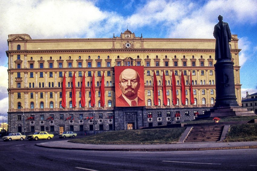 Сотрудники советских спецслужб не получали огромных окладов, зато пользовались рядом важных привилегий
