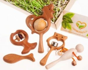 Игрушки-погремушки для новорожденных: 7 правил выбора, разновидности, рекомендации психолога
