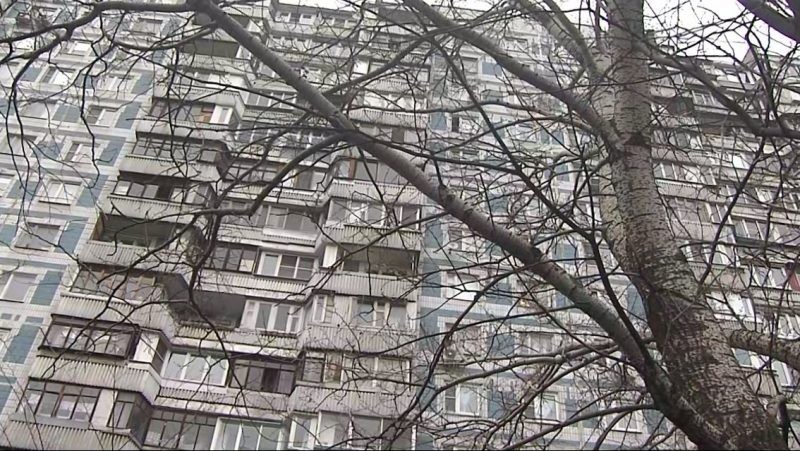 Ужасная трагедия в семье москвичей: женщина с детьми выбросились из окна 9-этажного дома