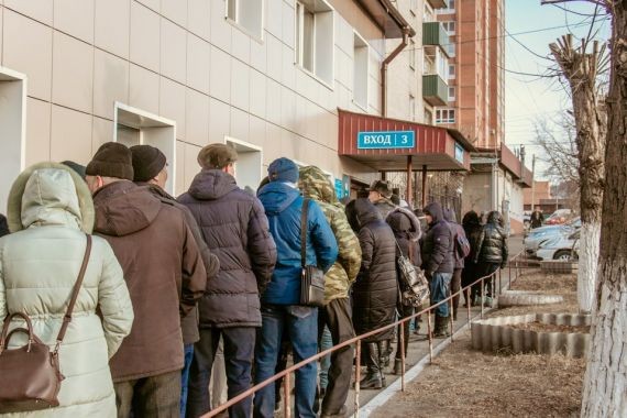 Президент назвал чушью решение о новых ценах на справки для водителей