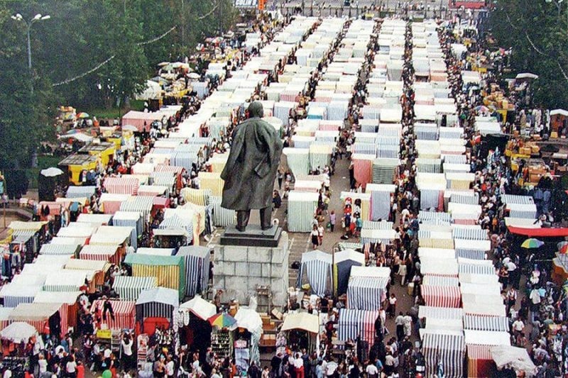 Как торговые ларьки и рынки в России переросли в сетевые супермаркеты