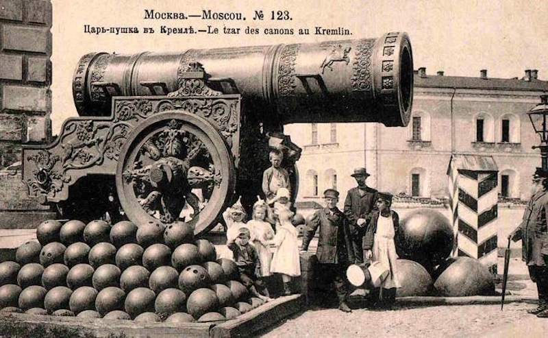 Царь-пушка в Кремле - это бомбарда, и стреляла она один раз Царь-пушка в Кремле - это бомбарда, и стреляла она один раз