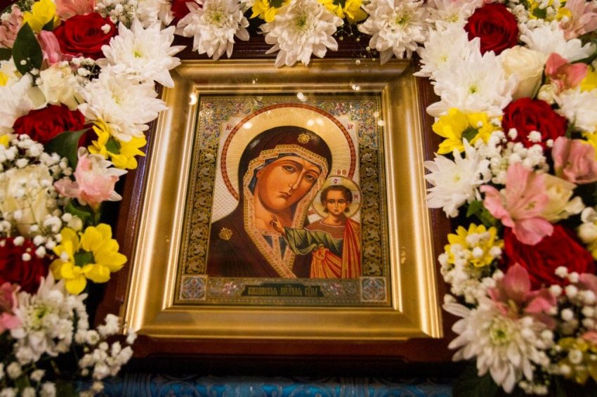 Осенняя Казанская 4 ноября 2019: в чем помогает молитва иконе