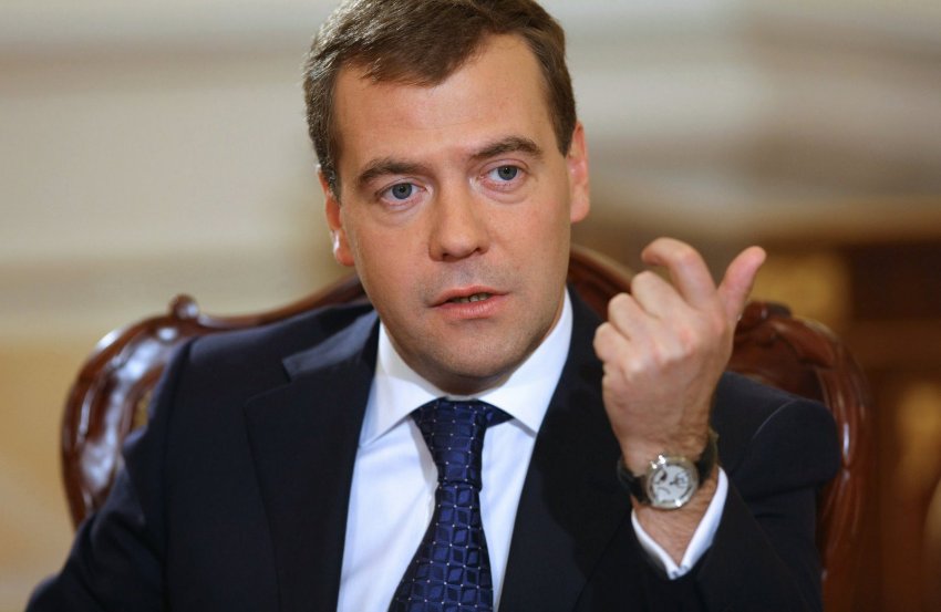 Медведев планирует отменить 20 тыс. законов СССР, потому что они мешают развитию экономики