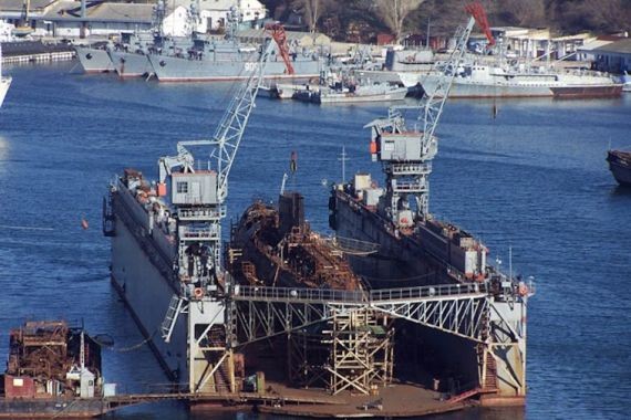 В Крыму затонул плавдок вместе со списанной российской подлодкой