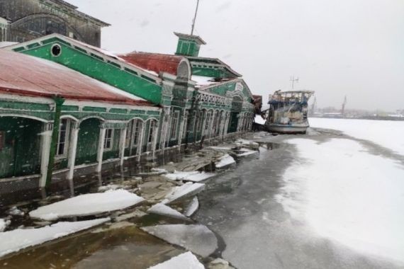 В Череповце затонул речной вокзал – визитная карточка города