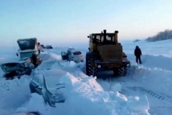 Из-за сильной метели водители в Оренбуржье оказались в снежной ловушке