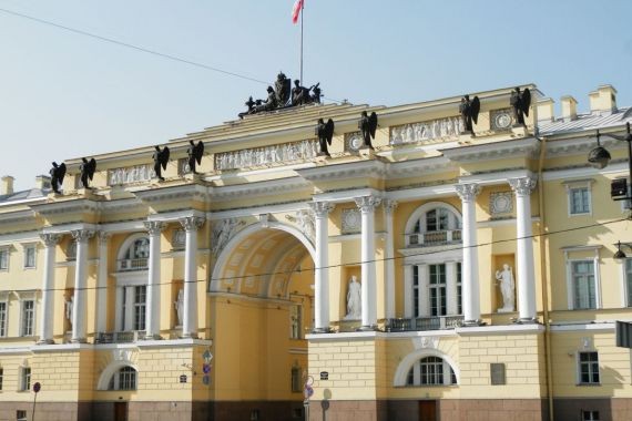 После послания Путина впал в депрессию: петербуржец объяснил «минирование» Конституционного суда